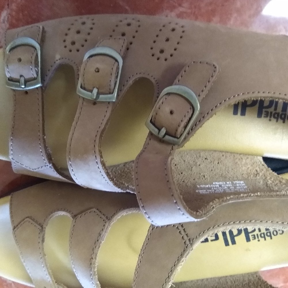 COBBIE CUDDLERS SANDALS - SIZE 9W